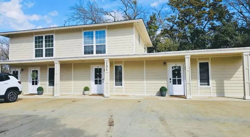 Belton Lakehouse - Image 1