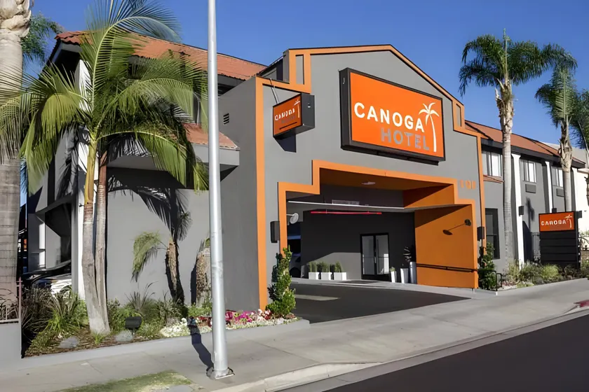 Canoga Hotel at Warner Center - Image 1