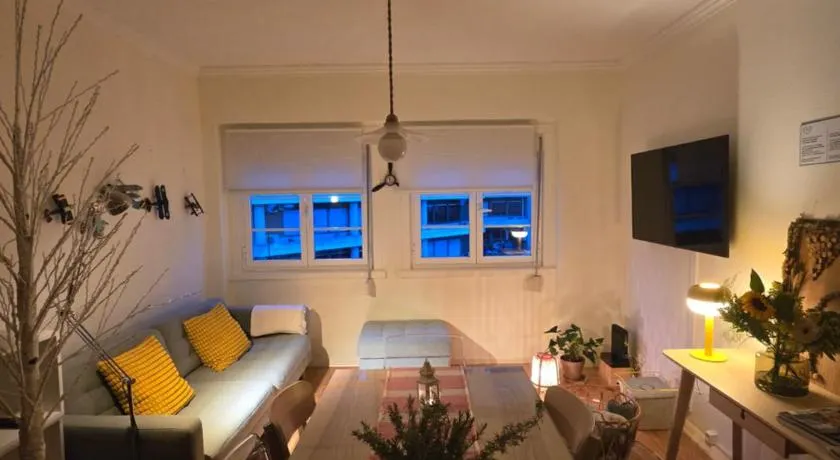Majesticlara Lisbon Guest House - Image 1