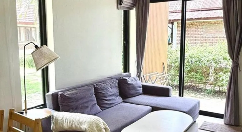 White Pearl 2BR Beachfront House Malibu Seaview - Image 1
