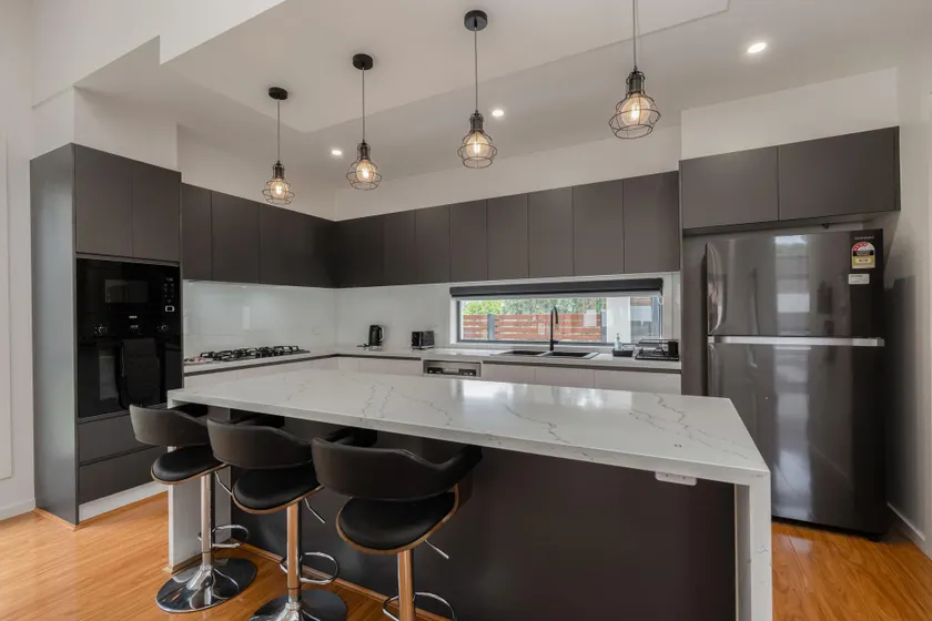 Spacious 5-Bed Family Home in Giralang - Image 1