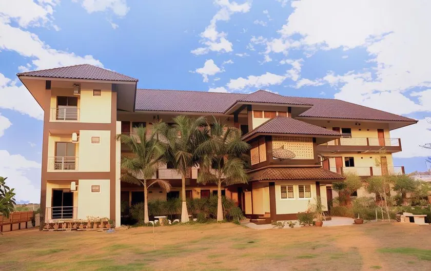 Baan Chompoo Resort - Image 1