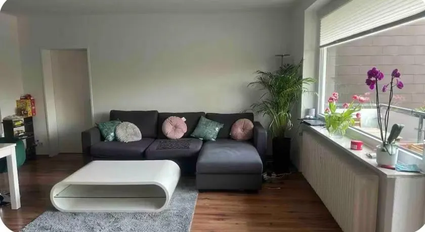 Geräumige 1-Zimmer-Wohnung mit Balkon - Image 1