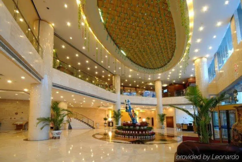 Skyer Gold Coast Hotel - Image 1