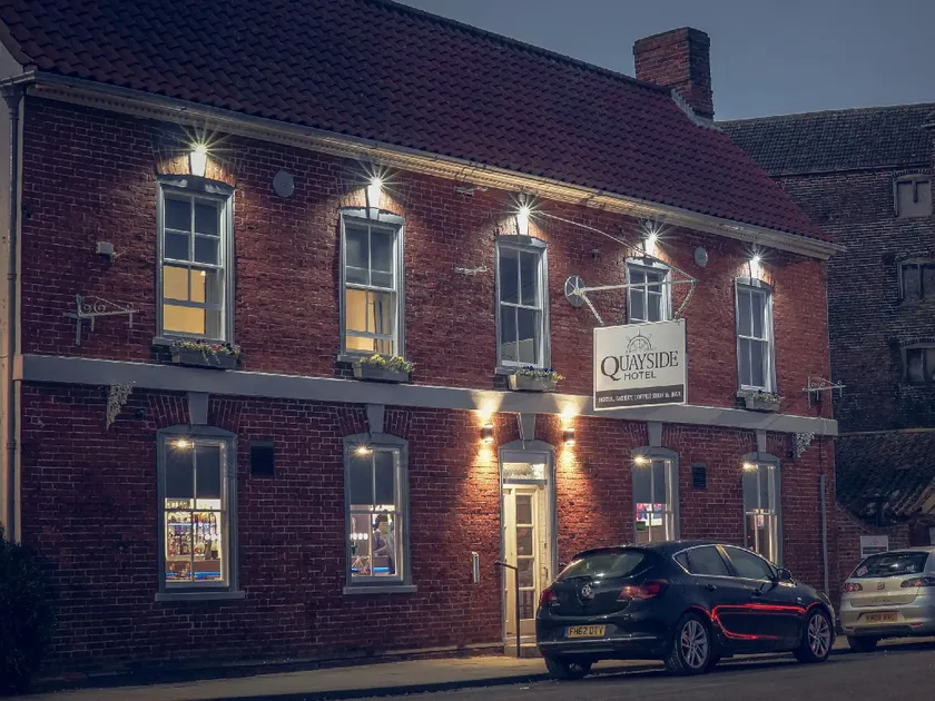 Quayside Hotel & Bar - Image 1