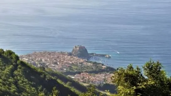 CALABRIA COLLINA DI SCILLA CASALE OSTELLO1800 SELF SERVICE GIARDINO STANZE E APPARTAMENTI PER FAMIGLIE COPPIE E SINGLE Melia Pzza S Gaetano 16 - Image 1