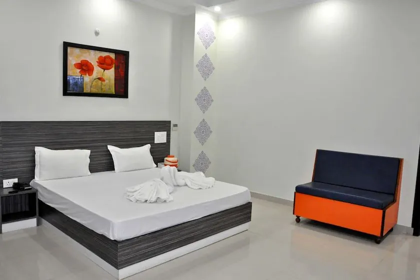 Hotel Deewan Regency - Image 1