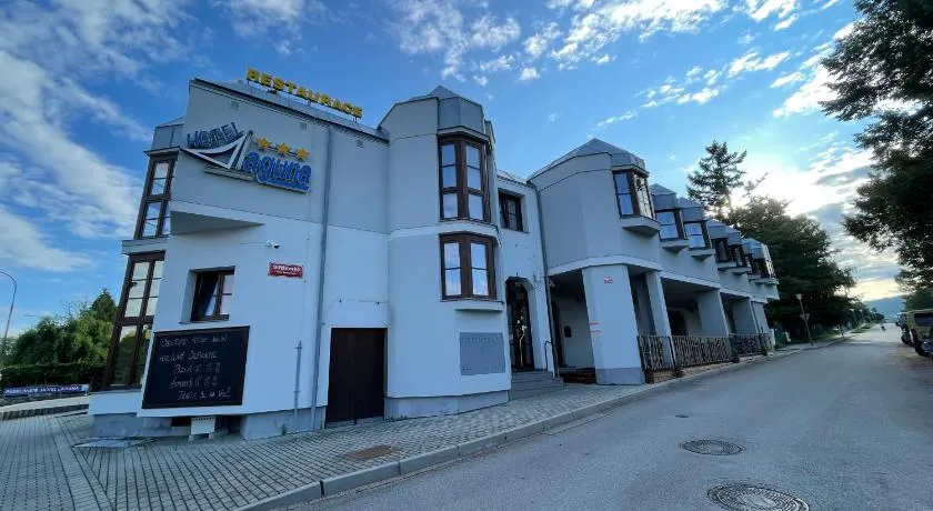 Hotel Laguna & restaurant - Image 1