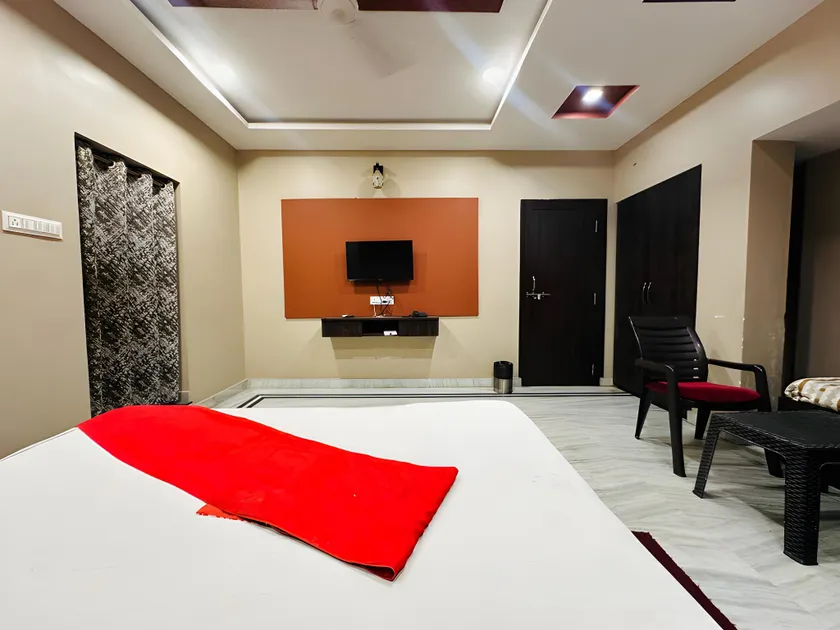 Hotel Vrindavan - Image 1