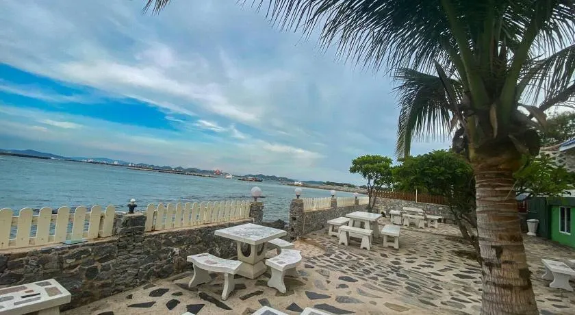 Rubtawan Sichang Resort - Image 1
