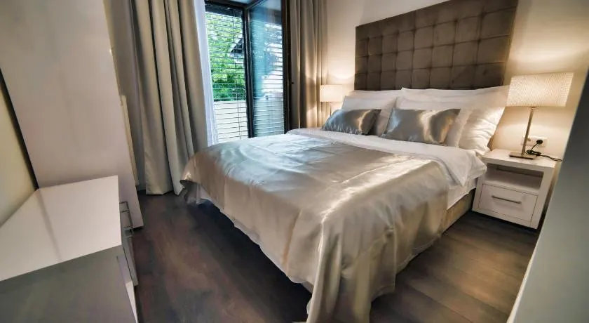 CASA V BENCUN Luxury Apartments - Image 1