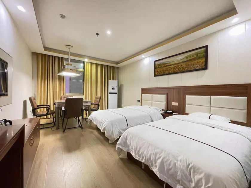Sky Garden Theme Hotel - Image 1
