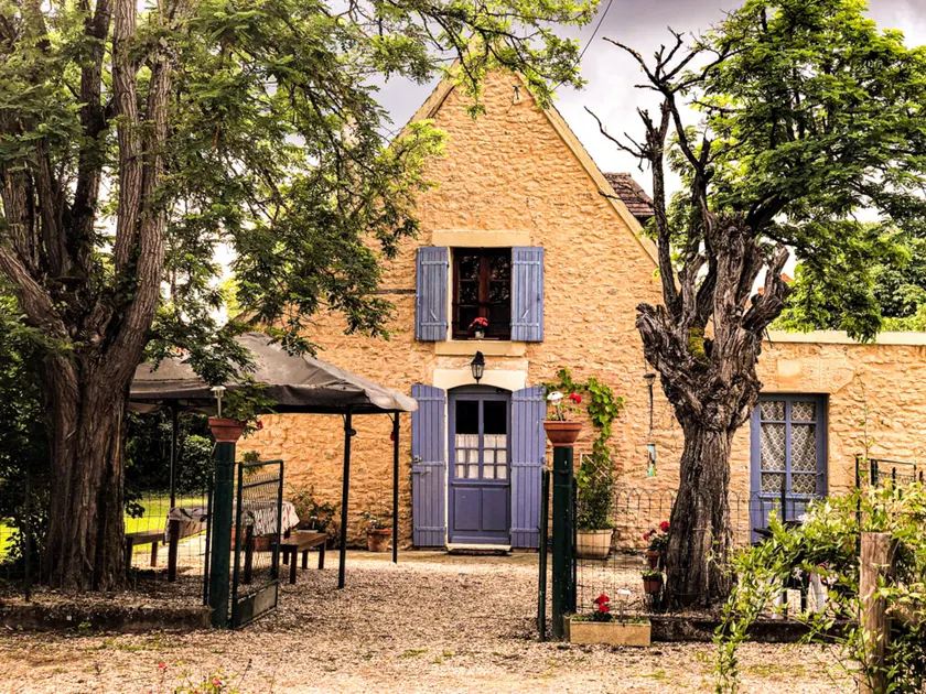 Explore the magic of the Dordogne Les Chouettes sleeps 14 to 16 - Image 1