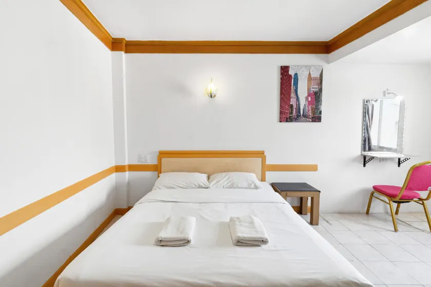 Phu Inn Hotel - Image 1