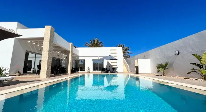 Magnifique Villa moderne piscine SANS VIS À VIS DJERBA Midoun - Image 1