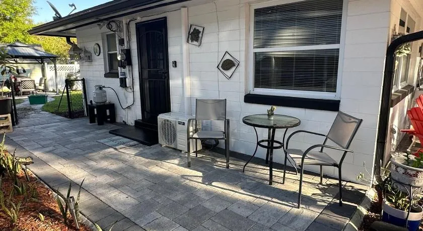 Studio Oasis in Downtown Deland - Image 1