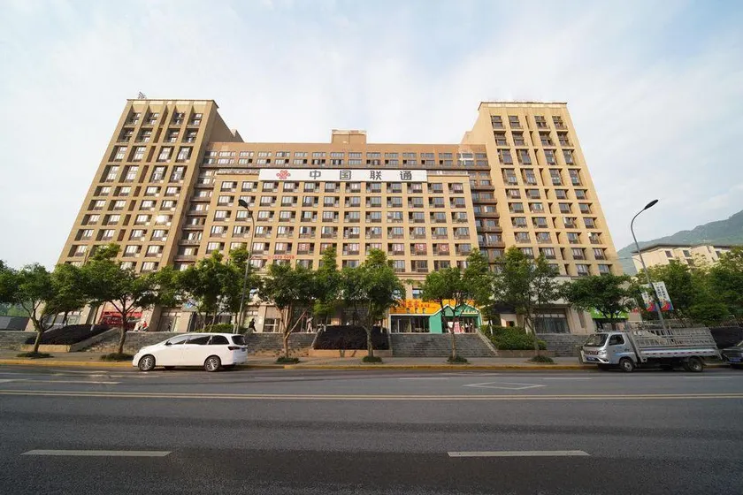 Xiyan Hotel - Image 1