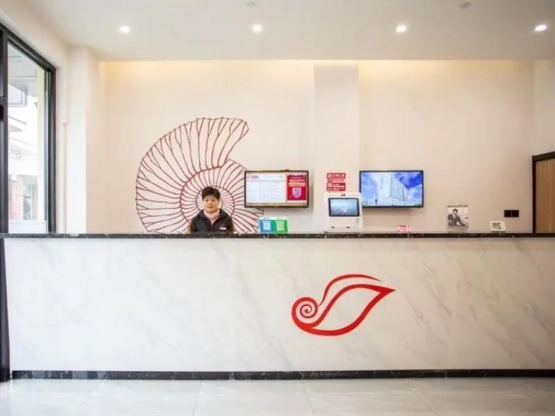 Shell Hotel Shanghai Baoshan Jinqiu Road Shanghai University Metro Station - Image 1