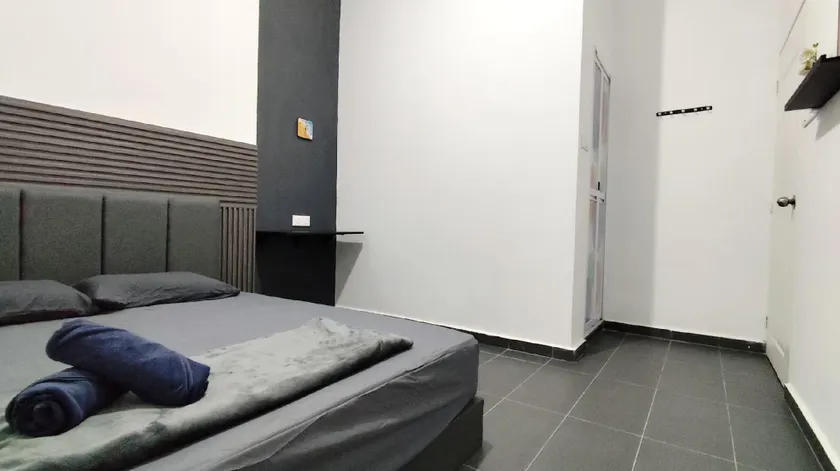 TwoPax Tiny Room (1min to Pink Sand Beach) - Image 1