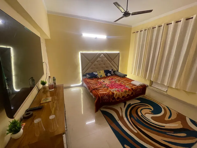 Hotel Cozy Inn - Image 1