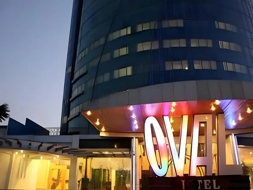 Hotel Oval - Image 1
