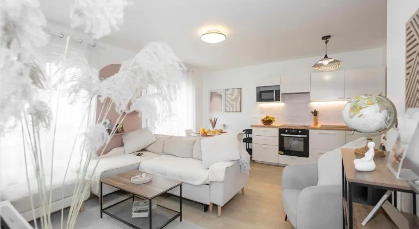 Private free Parking 4P King size Bed near Stade de France Paris cosy Apt - Image 1