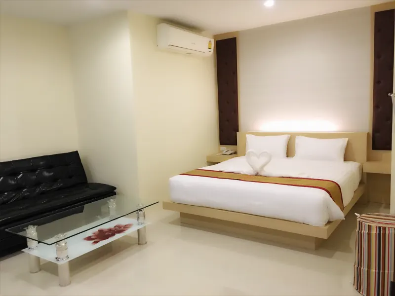 Chansuda Lake View Hotel - Image 1