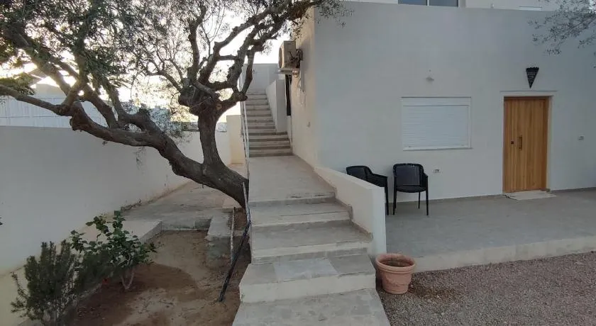 Appartement Les Oliviers avec piscine proche du lagon - Image 1