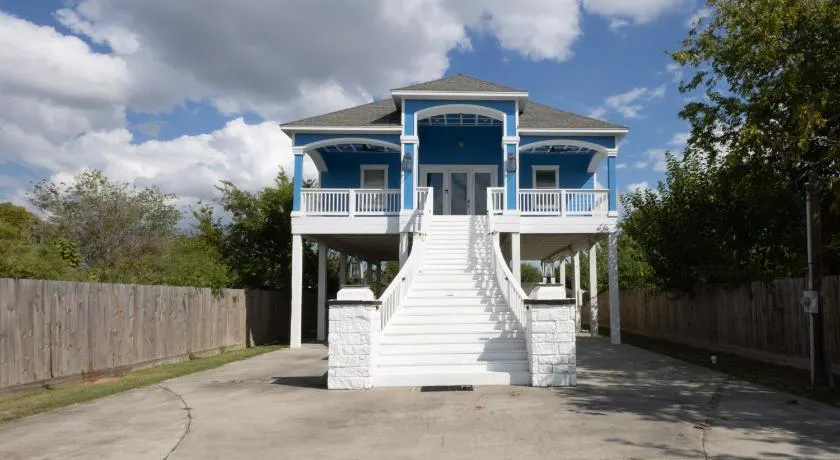 The Blue House - Image 1