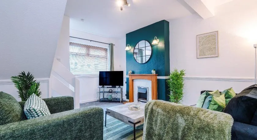 Comfortable 2 Bedroom Home Sleeps 4 With WiFi - Image 1