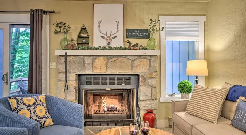 Lake Harmony Townhome w/ Grill - Walk to Slopes! - Image 1