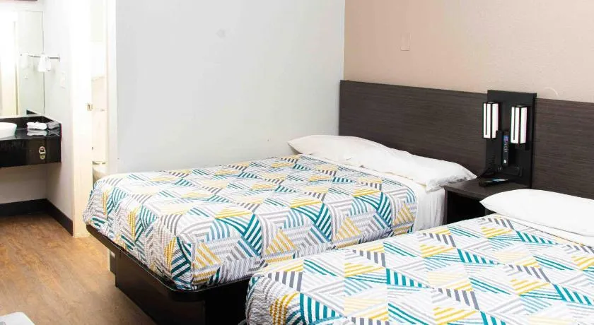 Hotel Lantana W Palm Beach - Image 1