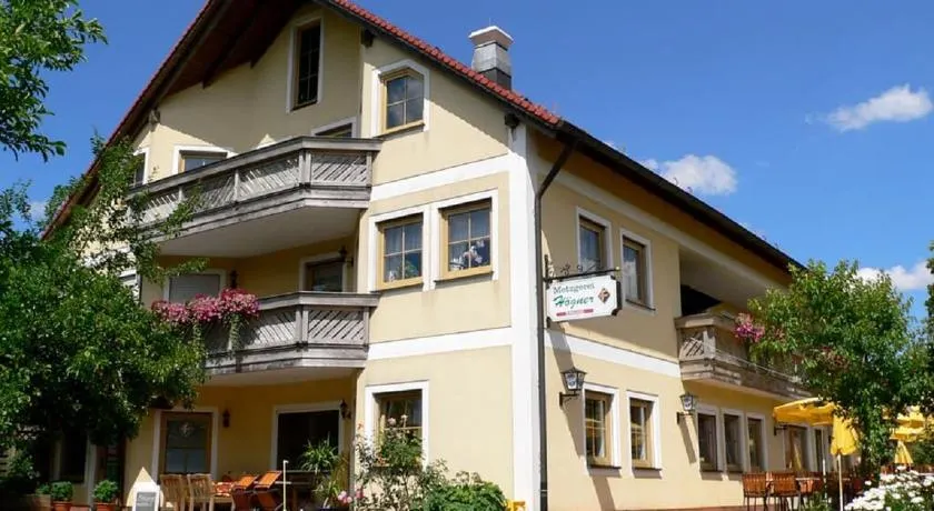 Landgasthof Zum Schloss - Image 1