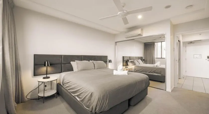 Boutique Hamilton Stay Portside - Image 1