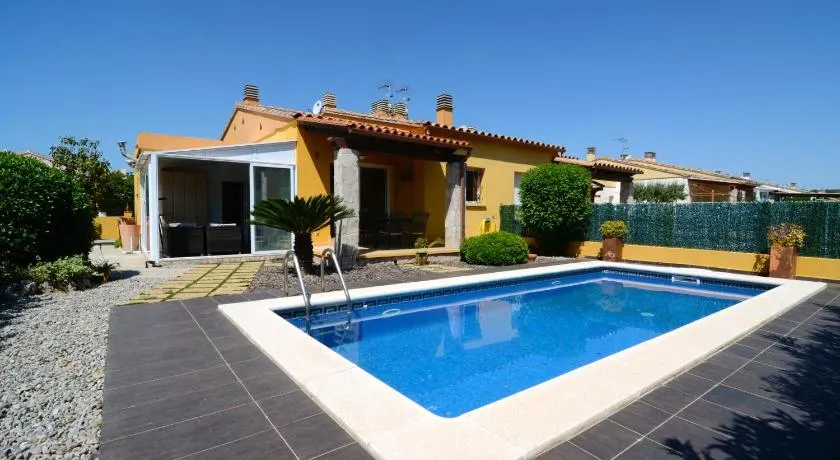 Exquisita villa totalmente equipada con piscina privada, jardín y terraza - Image 1
