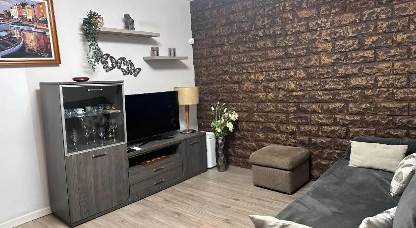 COMFORTABLE APARTMENT CLOSE TO BUNKERS DEL CARMEL! - Image 1