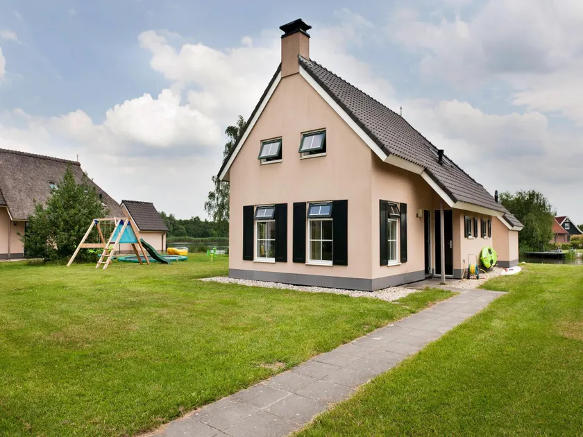 Family home with wellness - Image 1