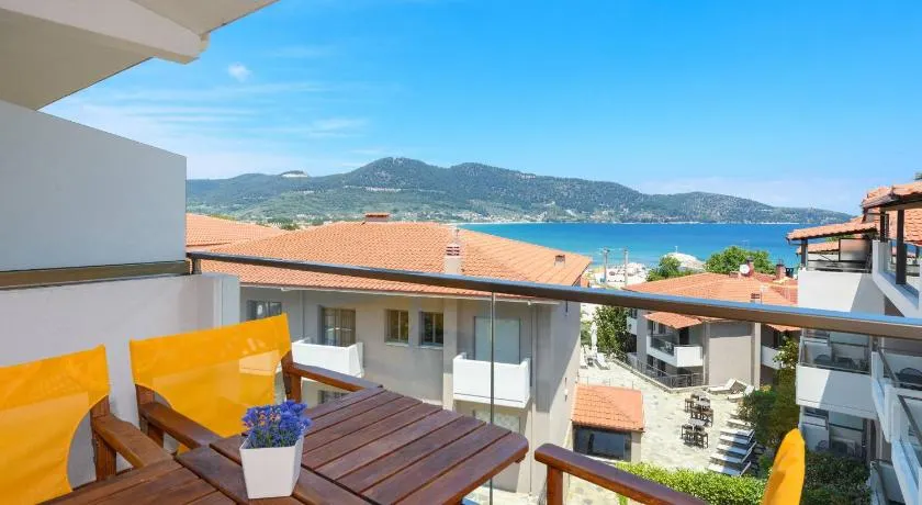 Zoe's Sea View Apartment - Image 1