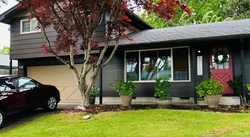 Emerald City 3 Bedroom 1 bath Home - Image 1