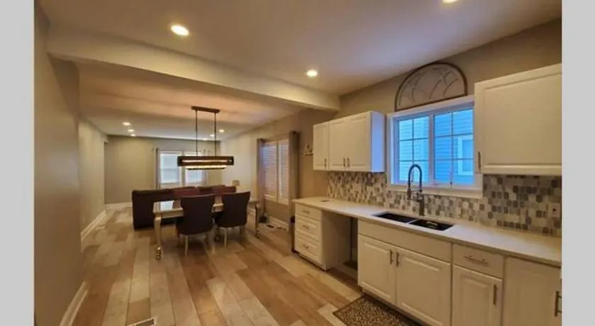 Luxury Private Home in the Heart of Niagara Falls - Image 1