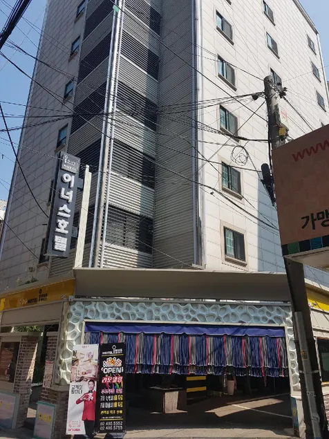 Inus Motel - Image 1