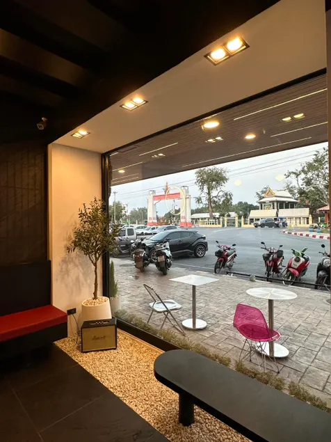 Sriintra Hotel - Image 1