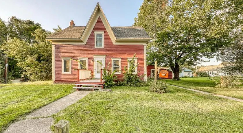 Harvest House & Carriage - Image 1