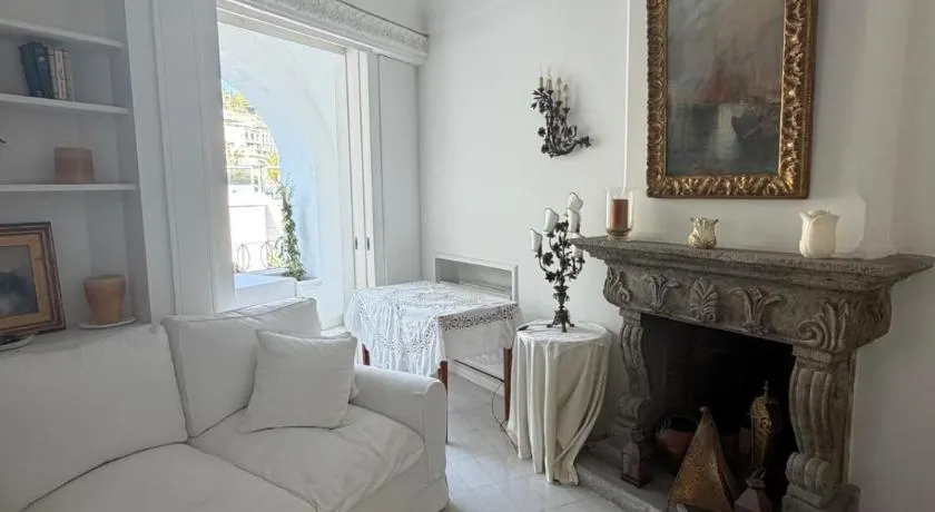 White Suite Capri - Image 1