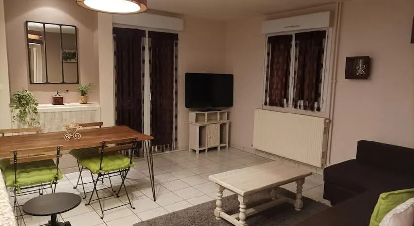 Ecully, appartement au calme de 50m². - Image 1