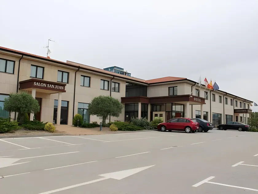 Hotel Villa De Almazan - Image 1