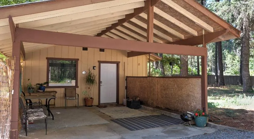 Cozy Cottage in the Woods - Image 1