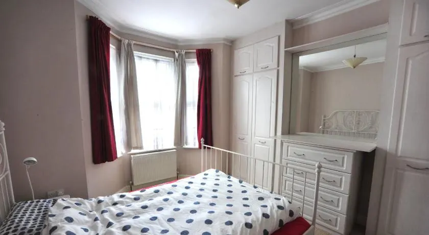 East End London Garden Flat - Image 1