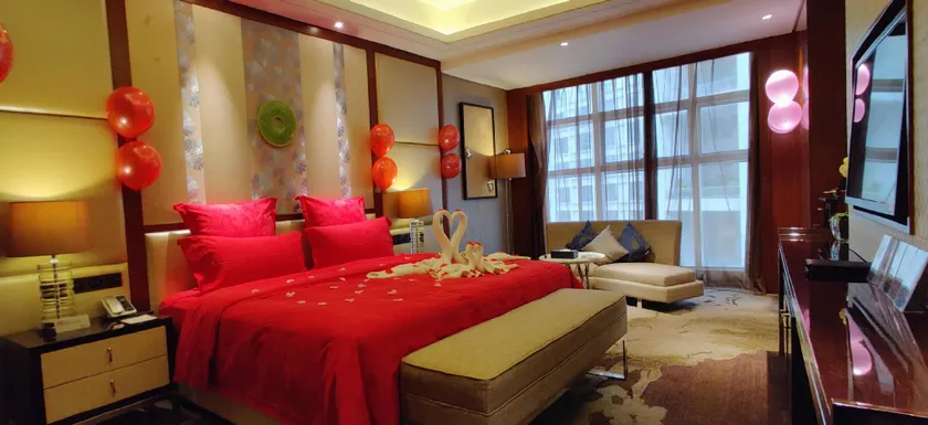 Guolong Hotel - Image 1