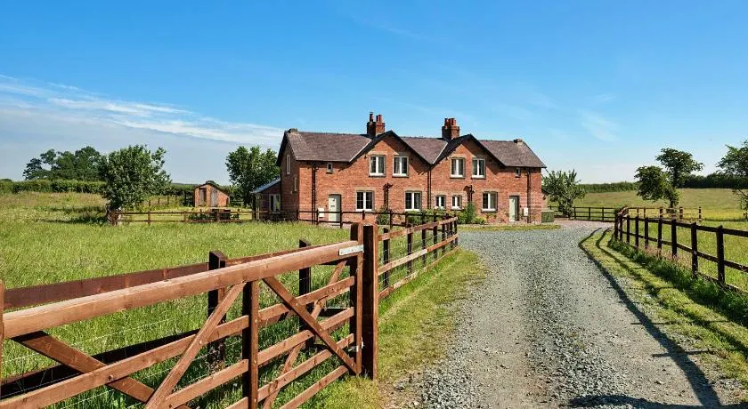 Finest Retreats - Fox and Hare - Image 1